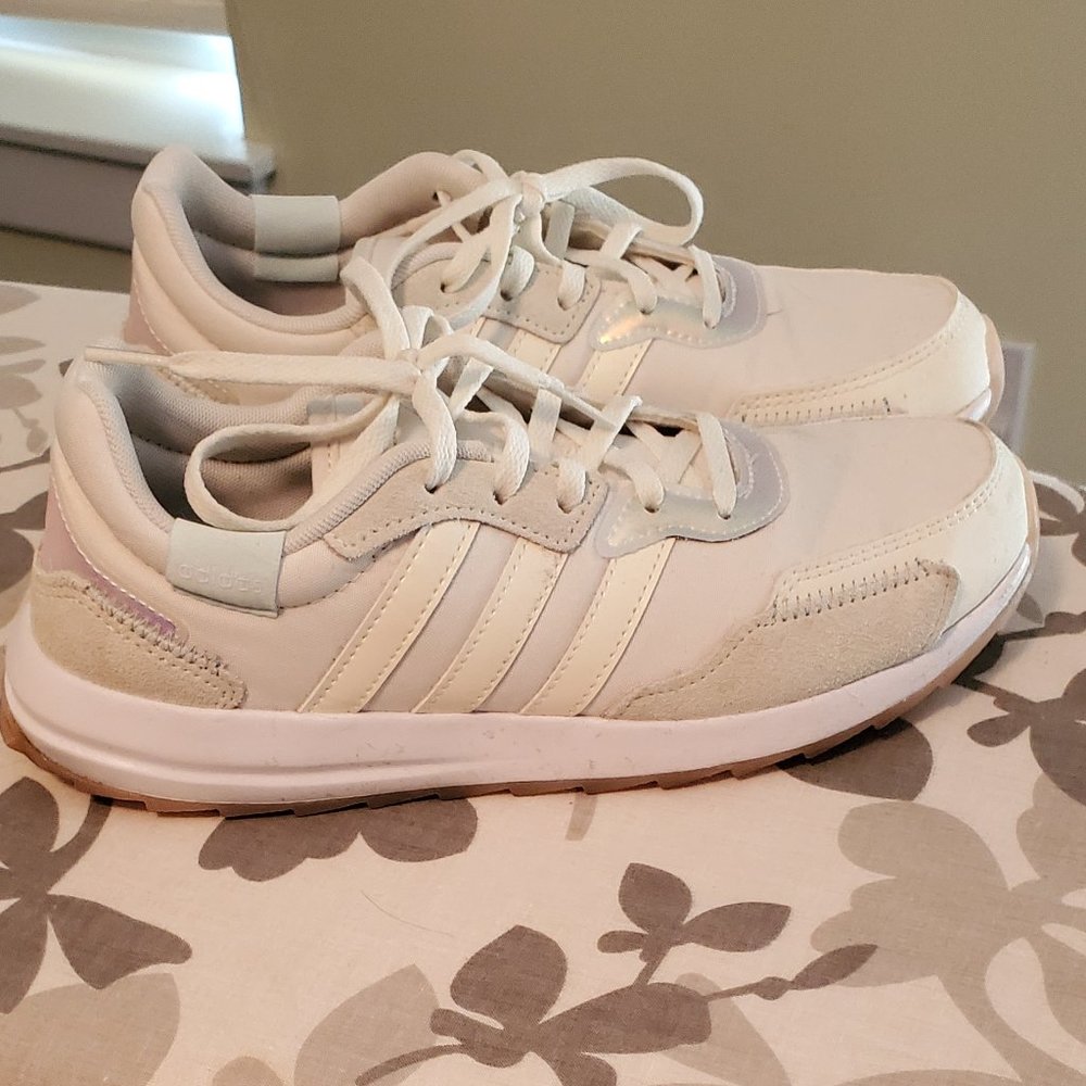 Casual sneakers